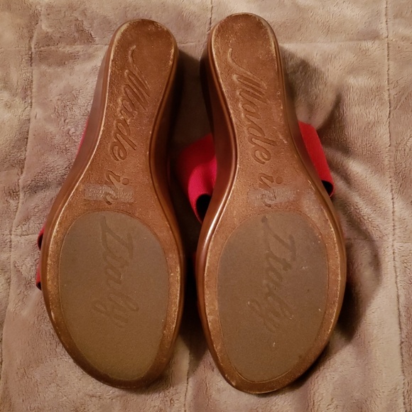 Italian Shoemakers Size 8 Red Slip on Sandal - Picture 4 of 5